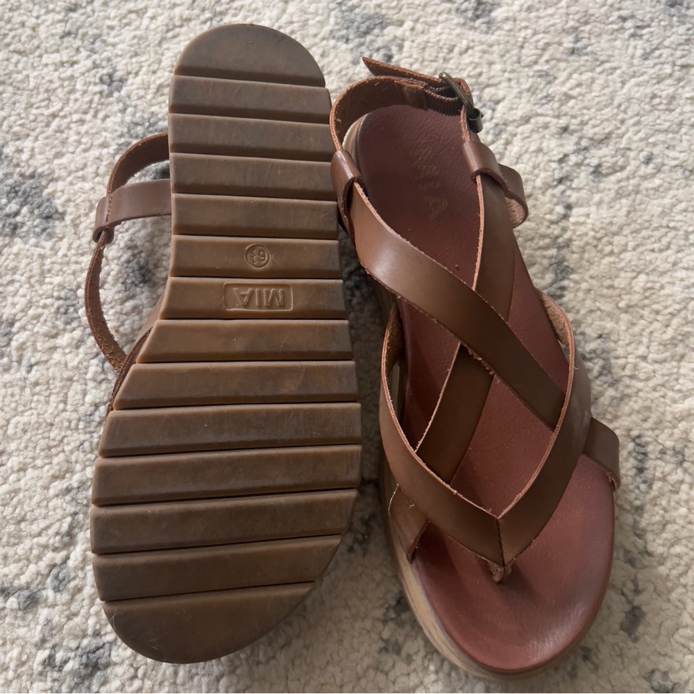 MIA Brown Sandals with Criss-Cross Straps - Picture 3 of 3